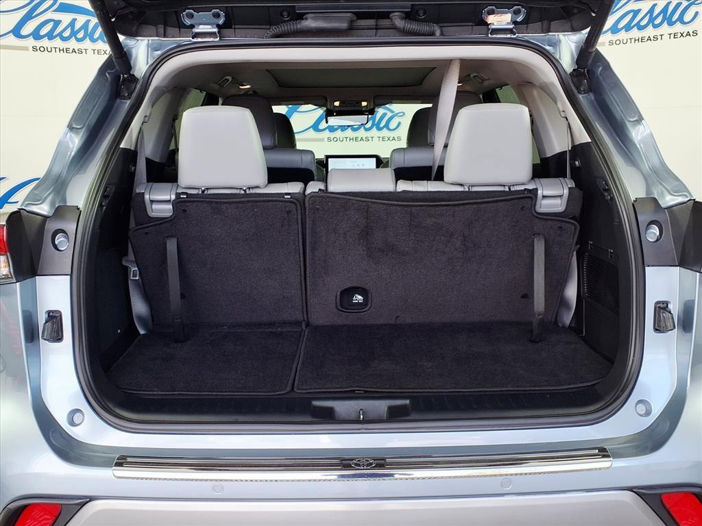 used 2024 Toyota Highlander car, priced at $45,290
