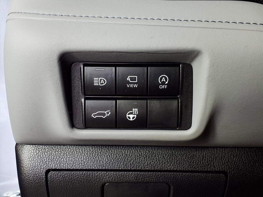 used 2024 Toyota Highlander car, priced at $45,290