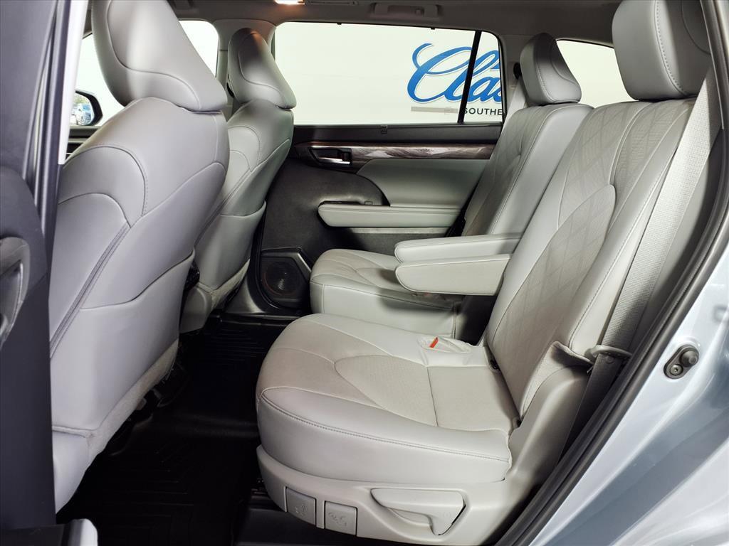 used 2024 Toyota Highlander car, priced at $45,290
