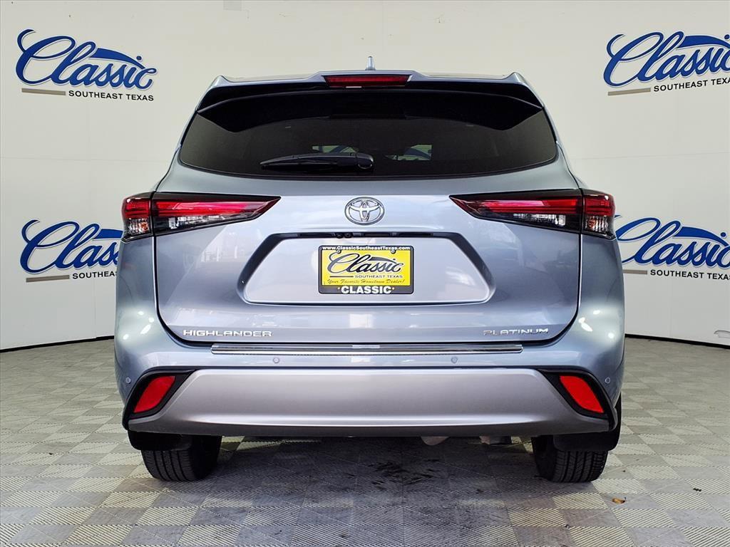 used 2024 Toyota Highlander car, priced at $45,290