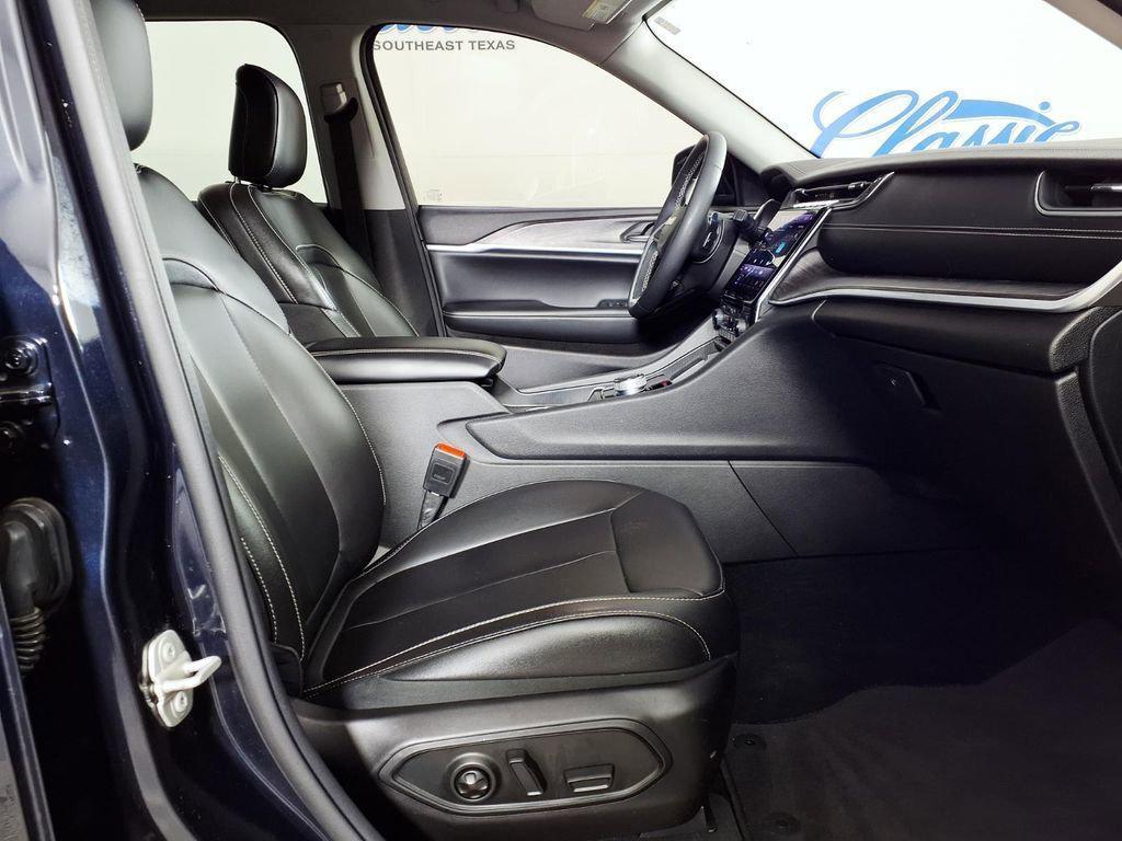 used 2024 Jeep Grand Cherokee car, priced at $28,833