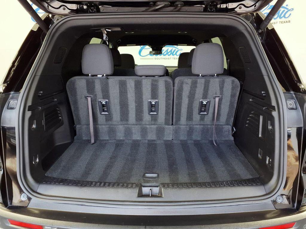 used 2024 Chevrolet Traverse car, priced at $37,889