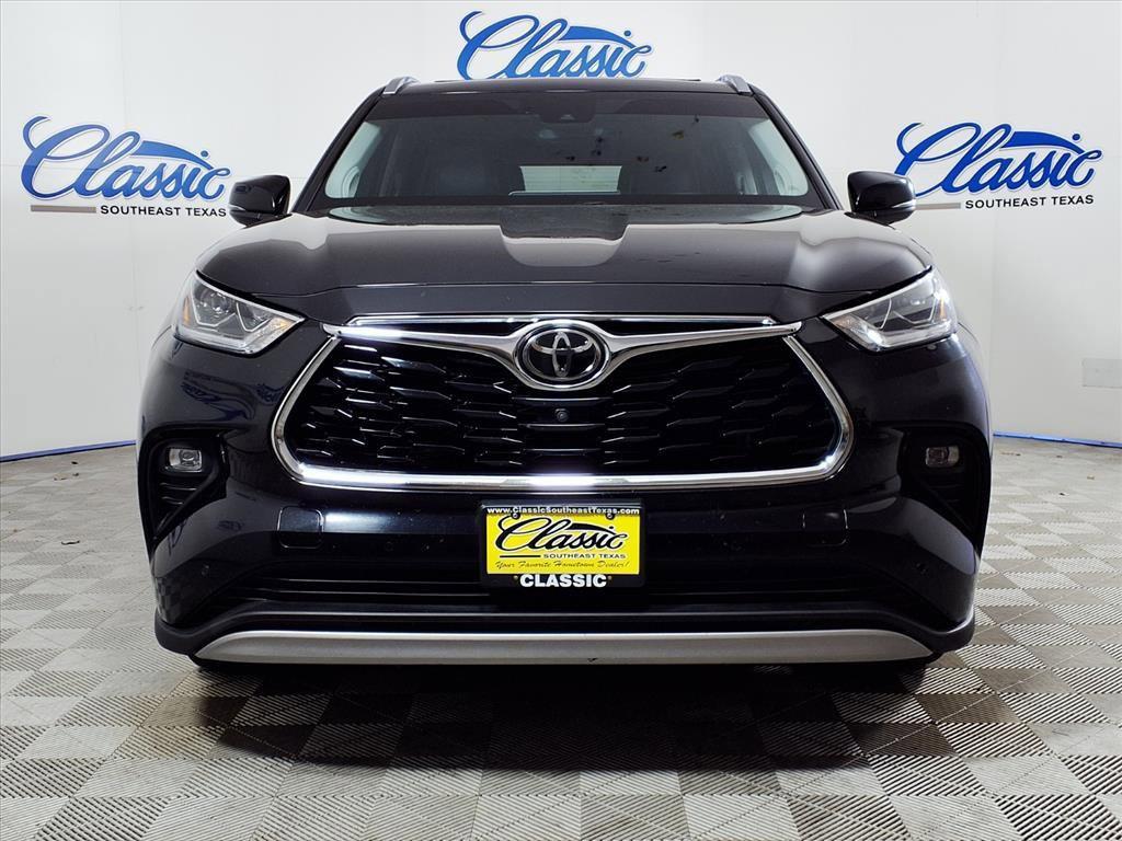 used 2021 Toyota Highlander car, priced at $35,012