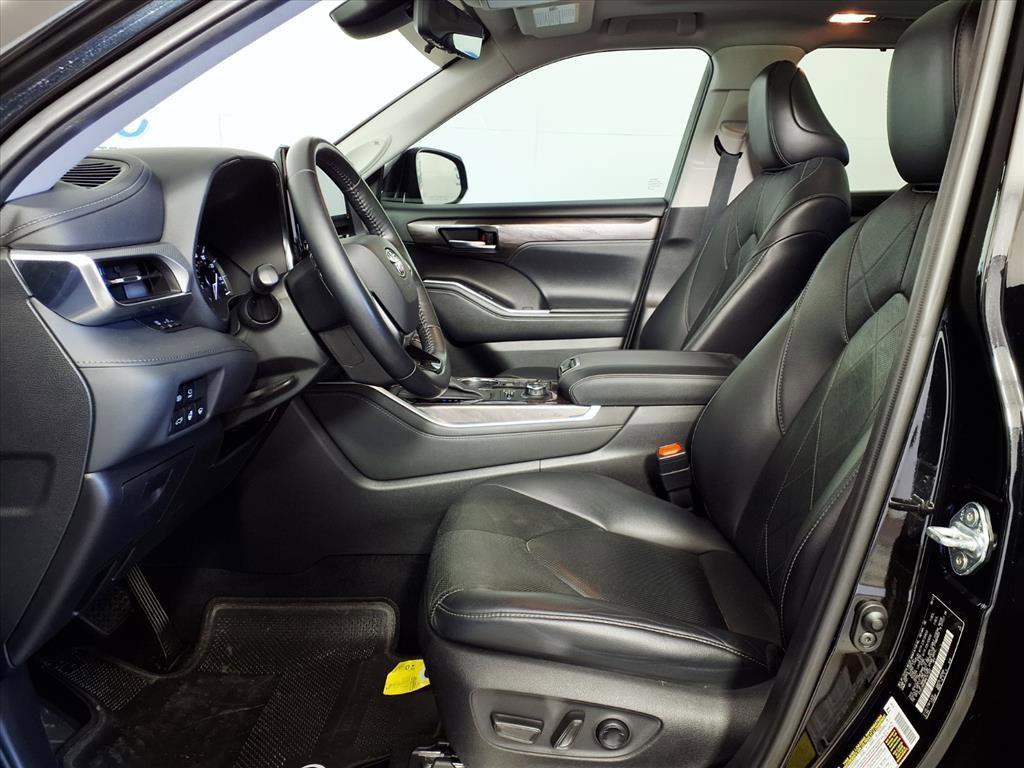 used 2021 Toyota Highlander car, priced at $35,012