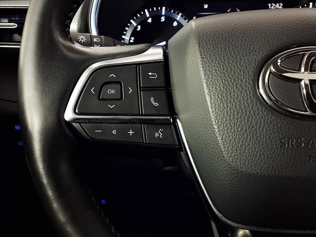 used 2021 Toyota Highlander car, priced at $35,012