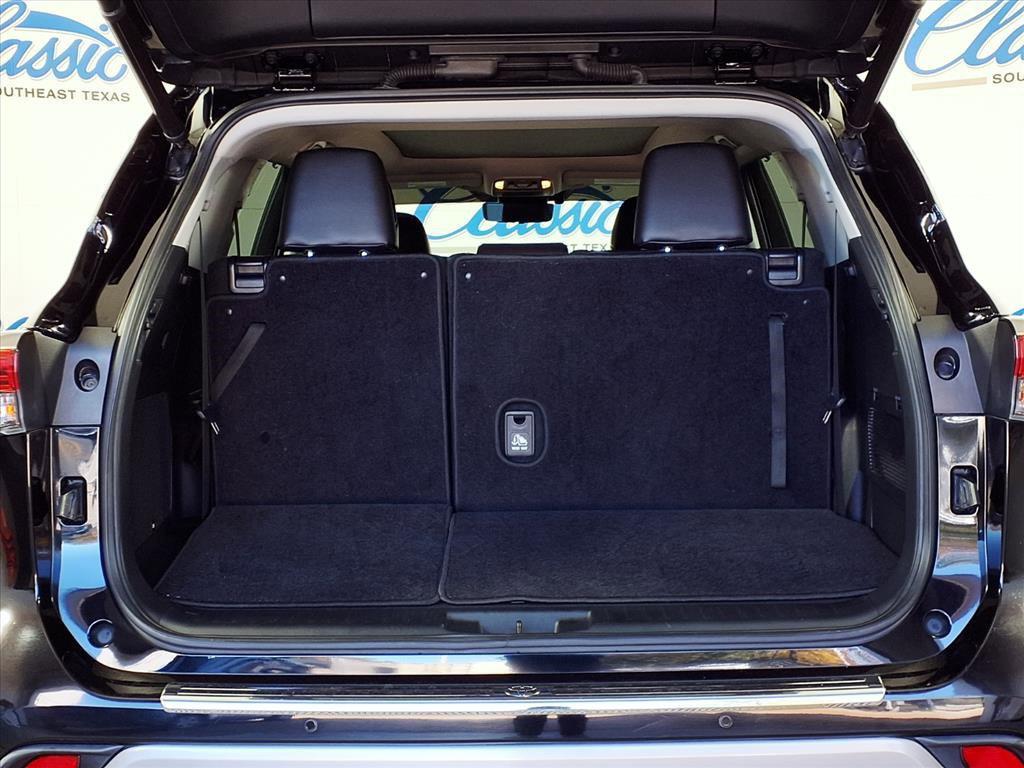 used 2021 Toyota Highlander car, priced at $35,012