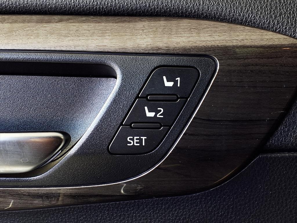 used 2021 Toyota Highlander car, priced at $35,012