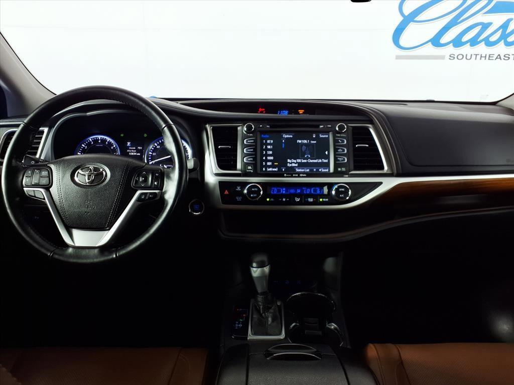 used 2018 Toyota Highlander car, priced at $25,144