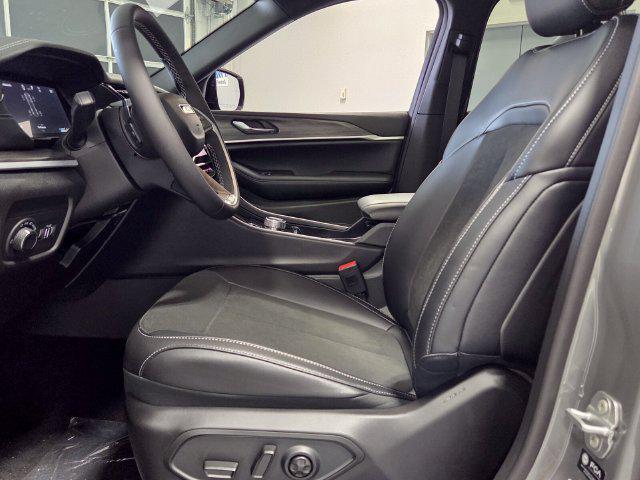 new 2027 Jeep Grand Cherokee car, priced at $46,045