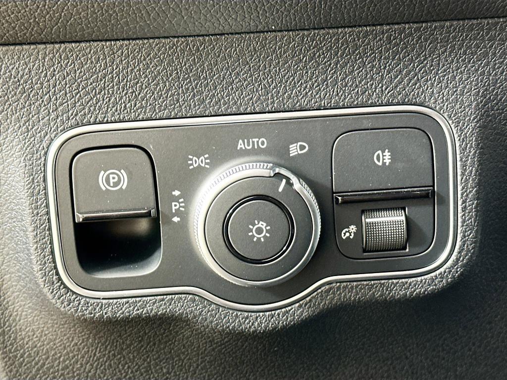 new 2026 Mercedes-Benz GLB 250 car, priced at $61,823