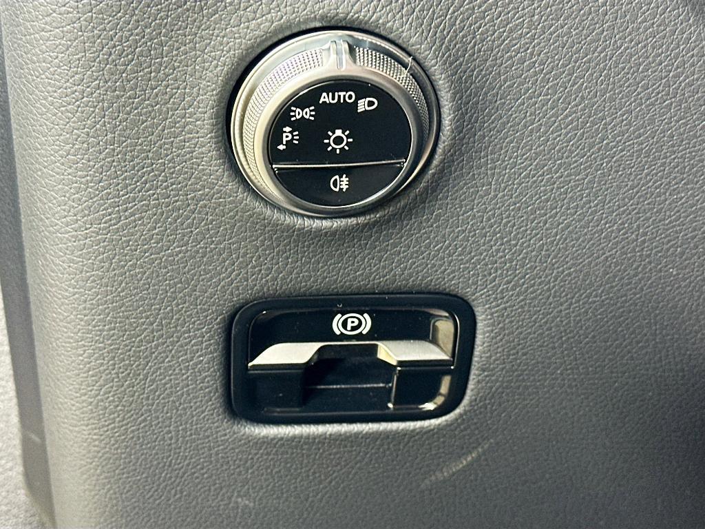 new 2026 Mercedes-Benz GLC 300 car, priced at $61,120