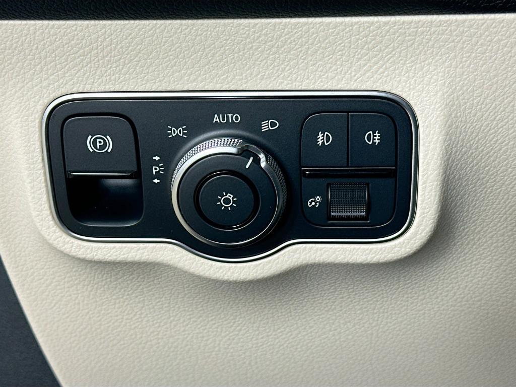 new 2026 Mercedes-Benz GLB 250 car, priced at $56,848