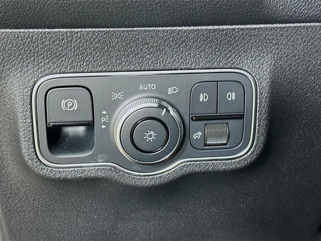 new 2026 Mercedes-Benz GLB 250 car, priced at $52,825