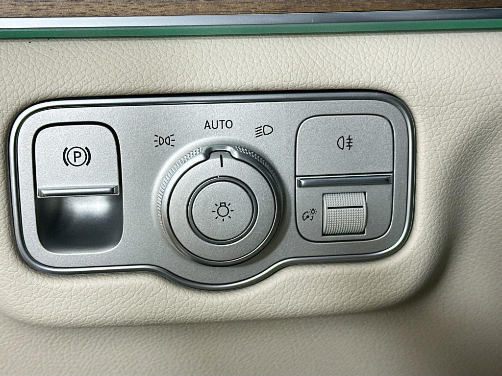 new 2026 Mercedes-Benz GLS 450 car, priced at $106,800