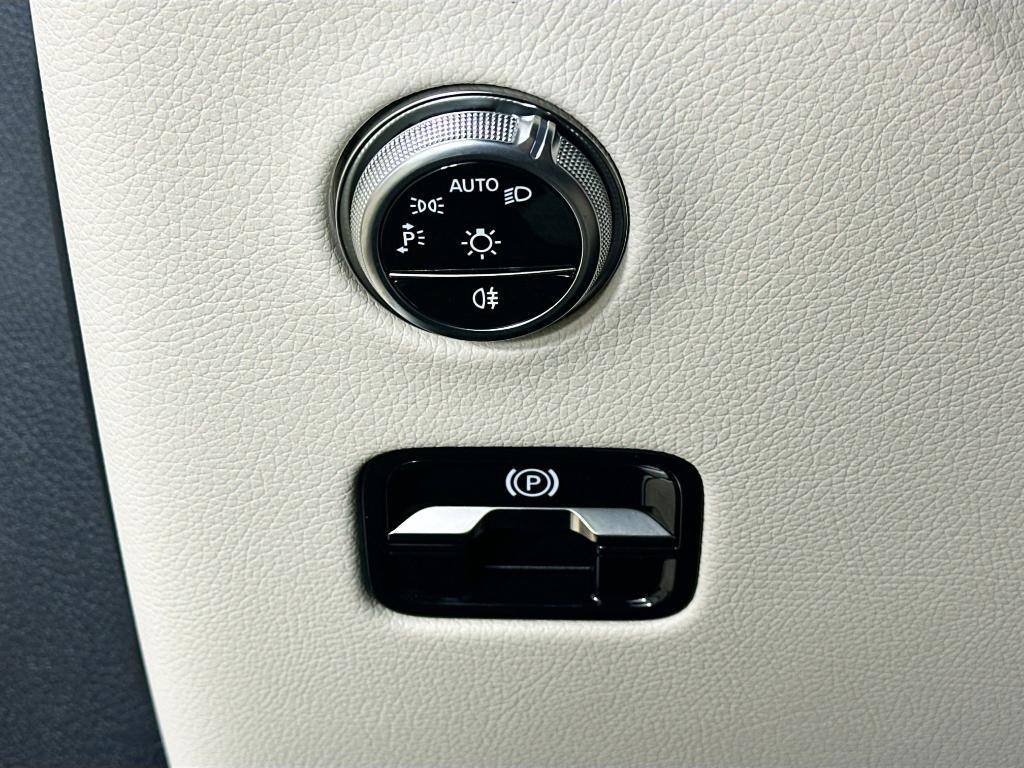 new 2026 Mercedes-Benz GLC 300 car, priced at $59,150