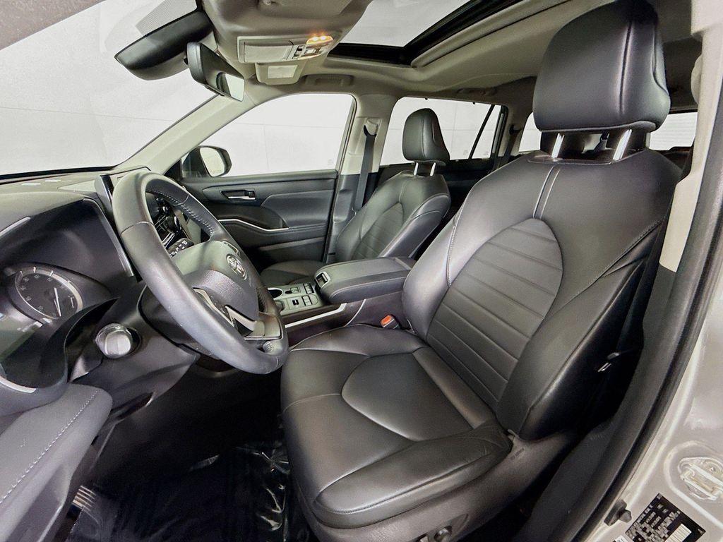 used 2022 Toyota Highlander car, priced at $32,597