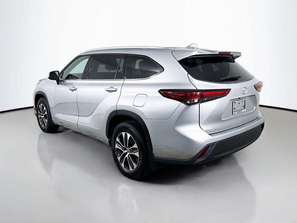 used 2022 Toyota Highlander car, priced at $32,597