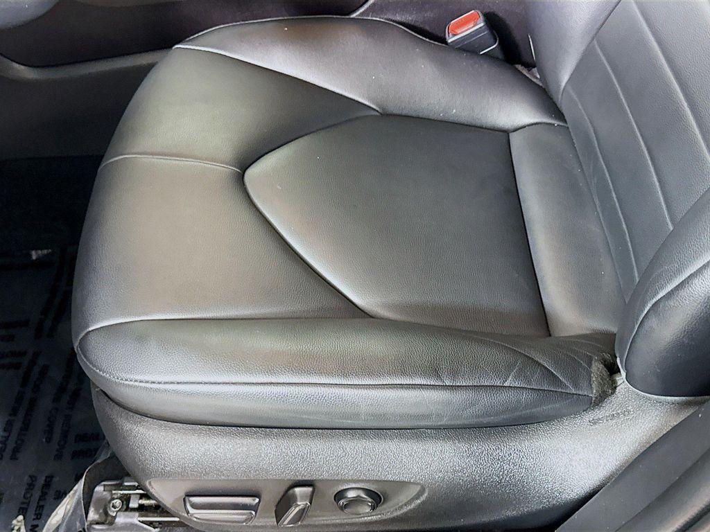 used 2022 Toyota Highlander car, priced at $32,597