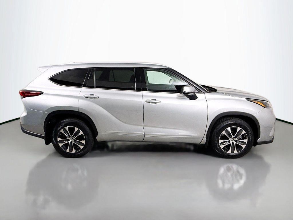 used 2022 Toyota Highlander car, priced at $32,597