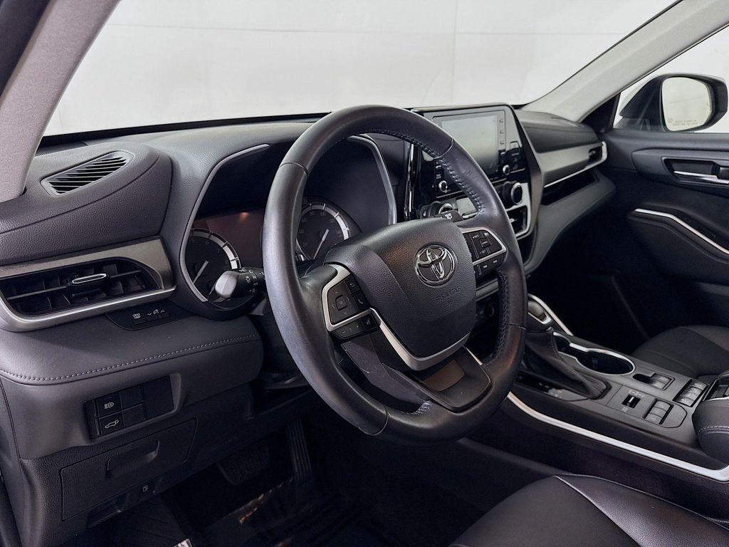 used 2022 Toyota Highlander car, priced at $32,597