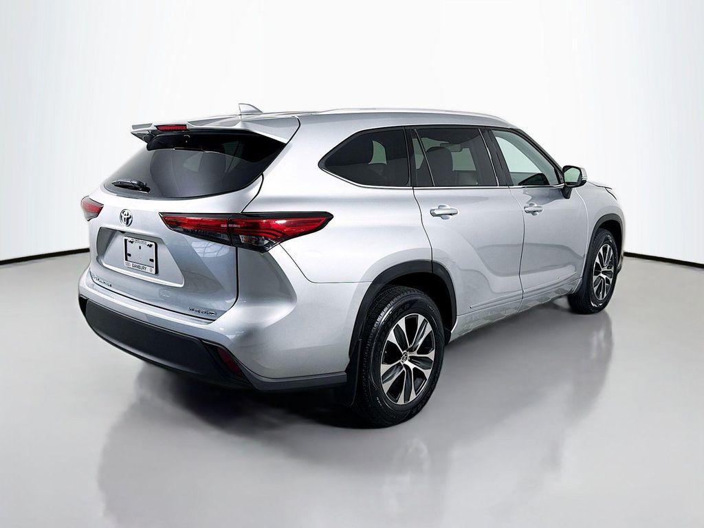 used 2022 Toyota Highlander car, priced at $32,597