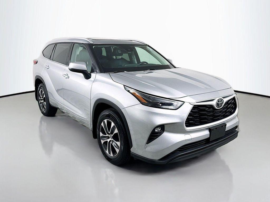 used 2022 Toyota Highlander car, priced at $32,597