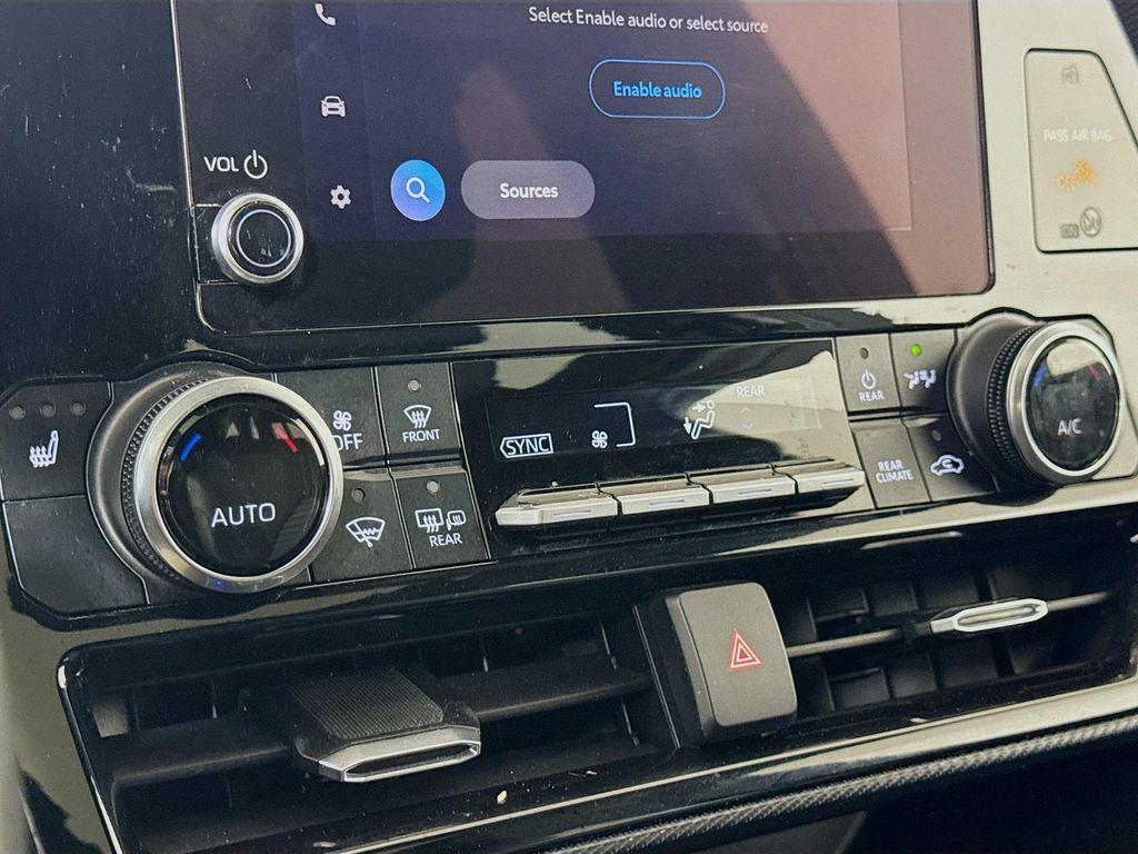 used 2023 Toyota Highlander car, priced at $35,997