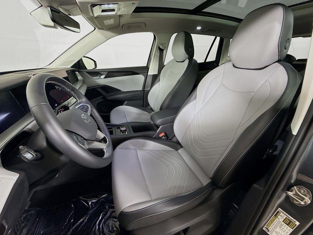 used 2025 Volkswagen Tiguan car, priced at $31,987