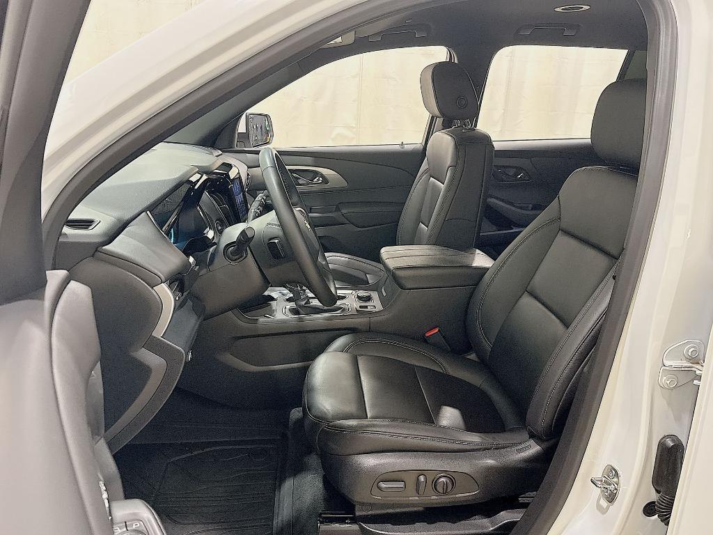 used 2023 Chevrolet Traverse car, priced at $32,448