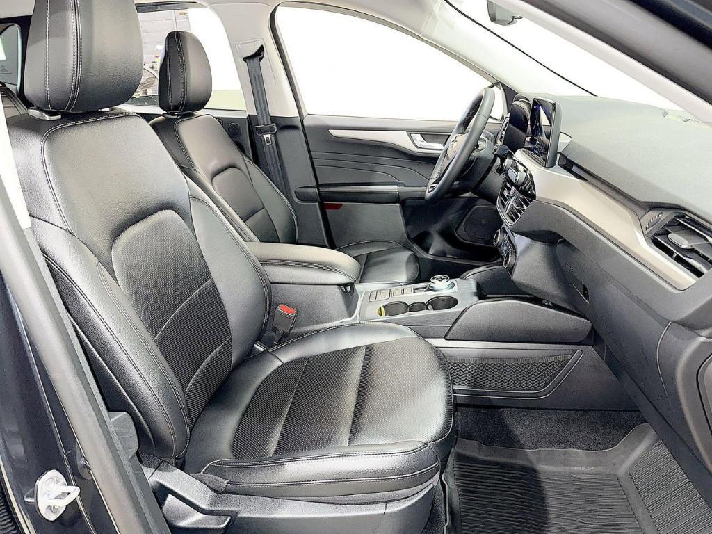 2022 Blue Ford Escape