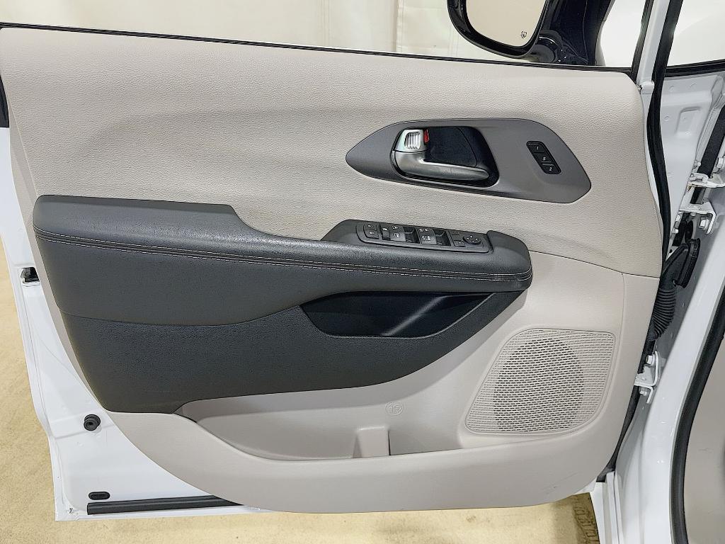 used 2024 Chrysler Pacifica car, priced at $27,900