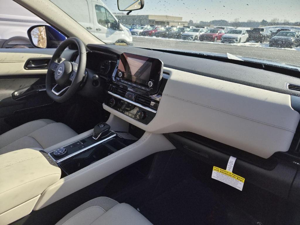 new 2025 Nissan Pathfinder car, priced at $34,272
