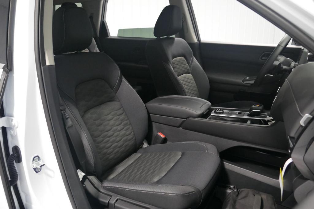 new 2025 Nissan Pathfinder car, priced at $34,910