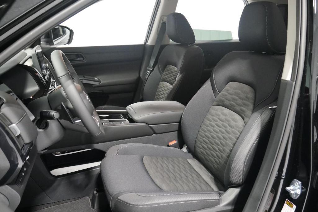 new 2025 Nissan Pathfinder car, priced at $34,190