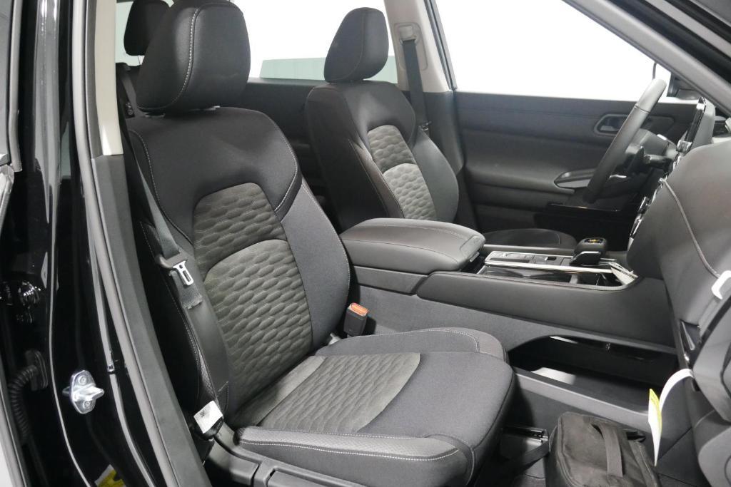 new 2025 Nissan Pathfinder car, priced at $34,190