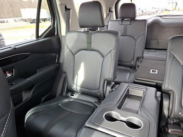 used 2025 Honda Pilot car, priced at $39,995