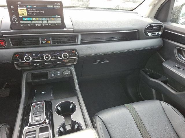 used 2025 Honda Pilot car, priced at $39,995