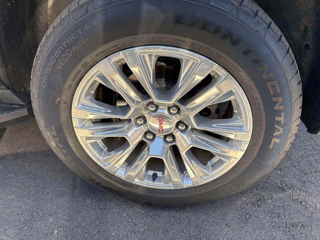 used 2025 GMC Yukon car, priced at $68,500