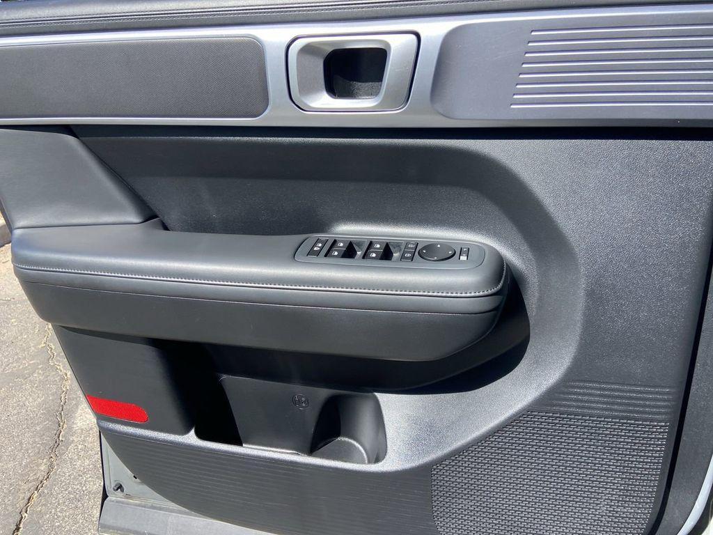 used 2025 Hyundai Santa Fe car, priced at $27,500