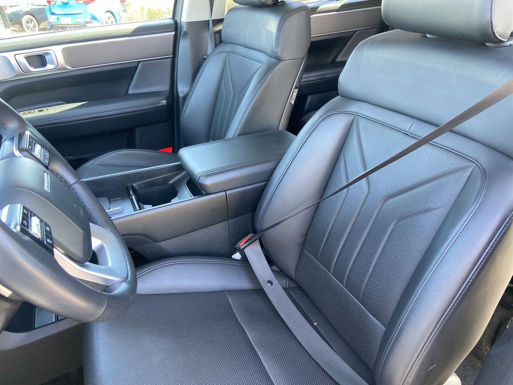 used 2025 Hyundai Santa Fe car, priced at $27,500