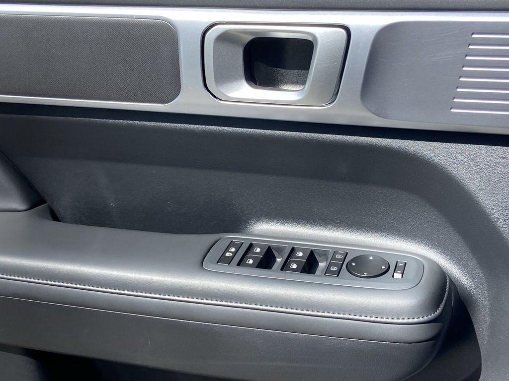 used 2025 Hyundai Santa Fe car, priced at $27,500