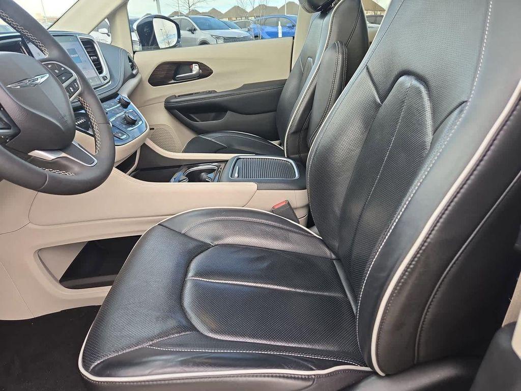 used 2022 Chrysler Pacifica Hybrid car, priced at $28,394