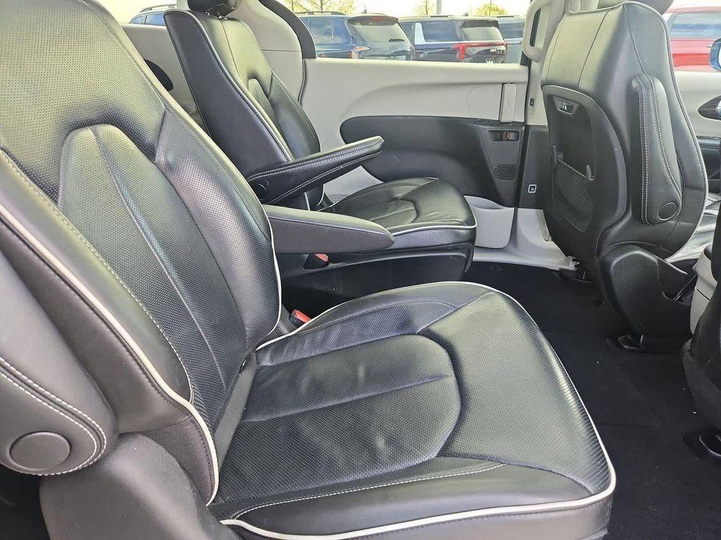 used 2022 Chrysler Pacifica Hybrid car, priced at $28,394