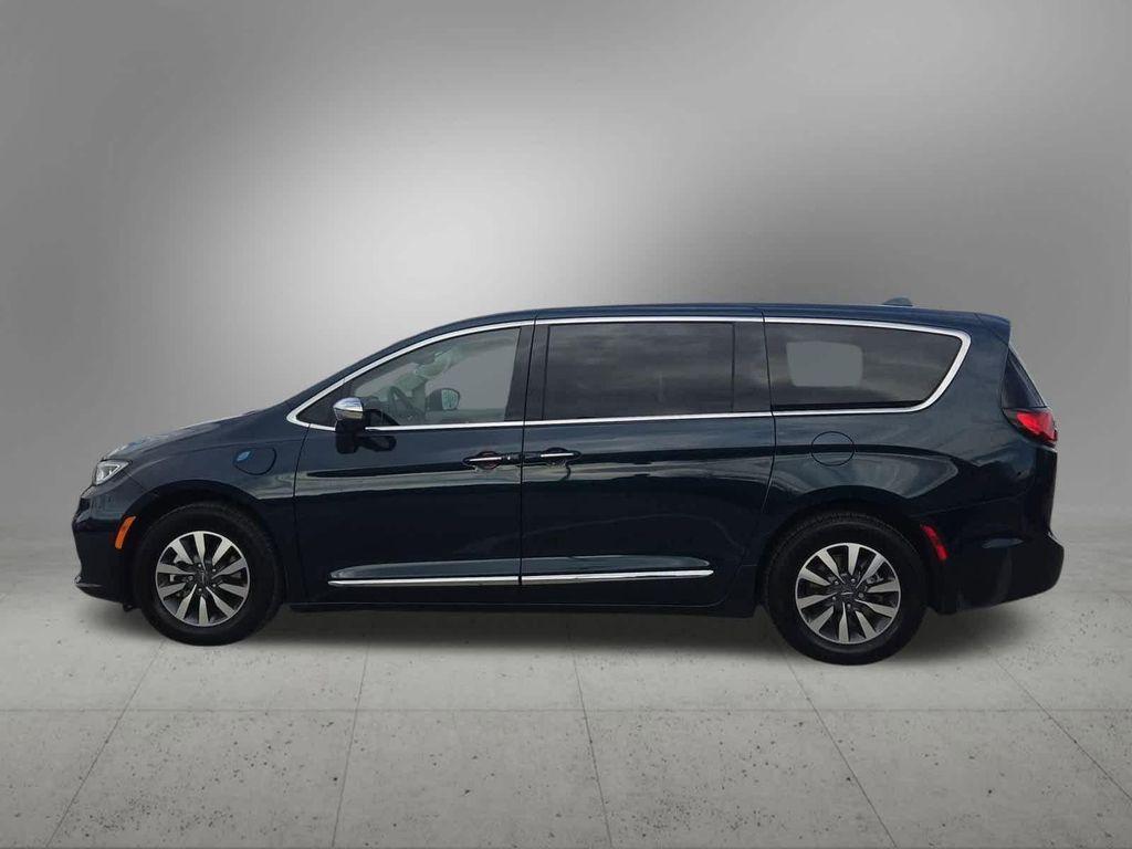 used 2022 Chrysler Pacifica Hybrid car, priced at $28,394