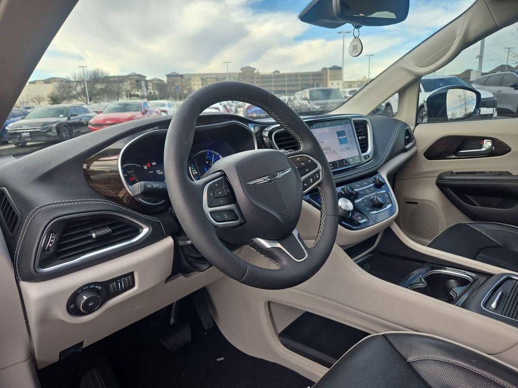 used 2022 Chrysler Pacifica Hybrid car, priced at $28,394