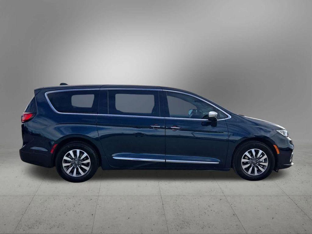 used 2022 Chrysler Pacifica Hybrid car, priced at $28,394