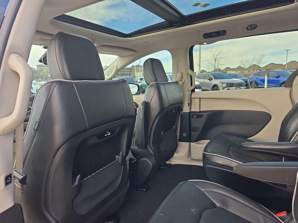 used 2022 Chrysler Pacifica Hybrid car, priced at $28,394