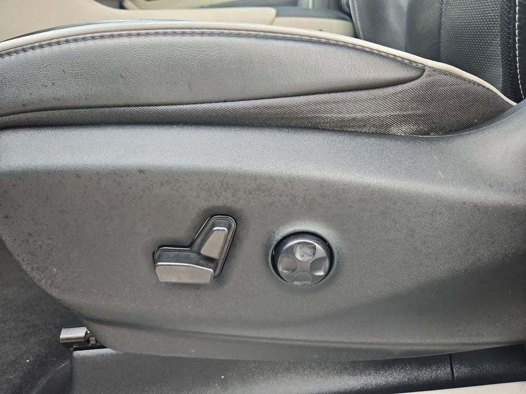 used 2022 Chrysler Pacifica Hybrid car, priced at $28,394