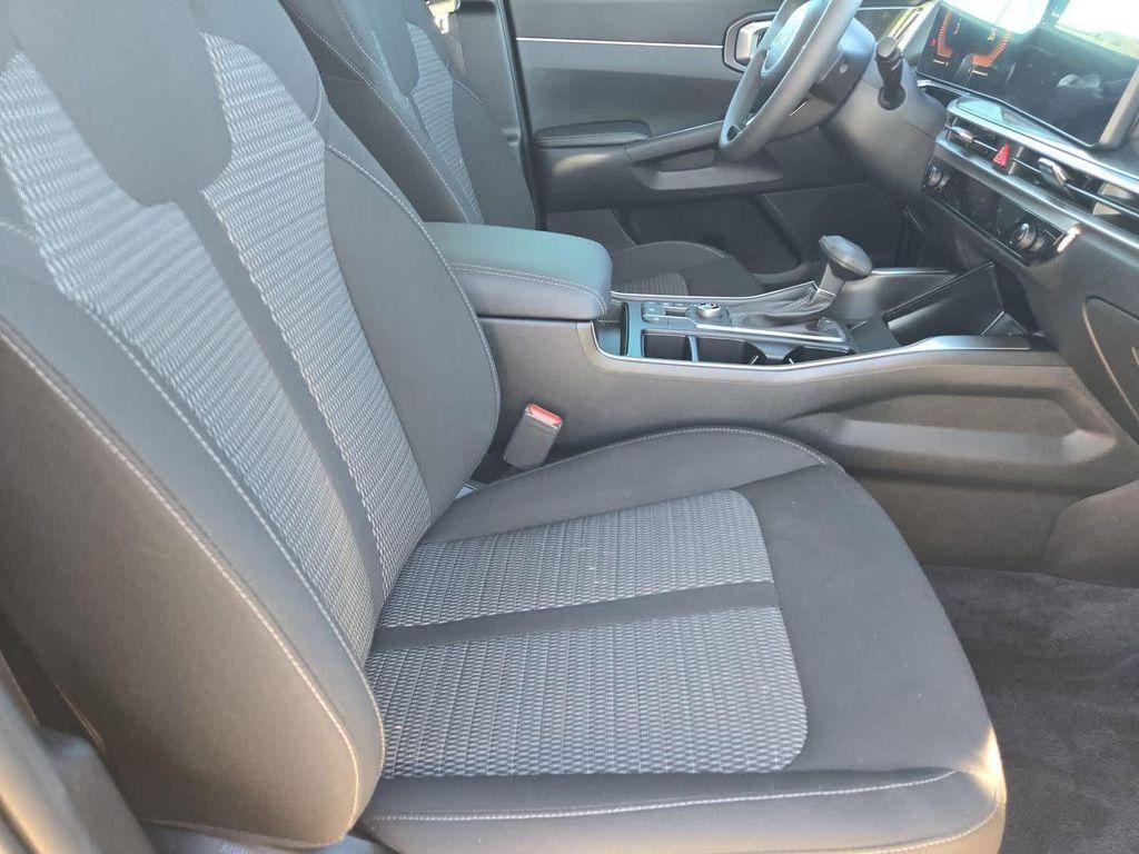 used 2025 Kia Sorento car, priced at $27,694