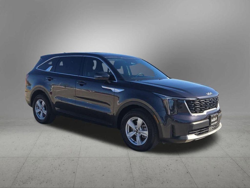 used 2025 Kia Sorento car, priced at $27,694
